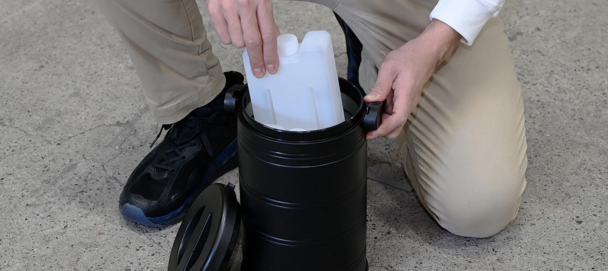 真空アイスコンテナと専用チャージボトルの使用イメージ