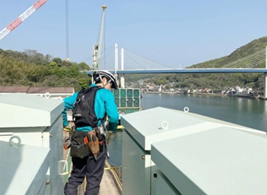 船上での作業風景