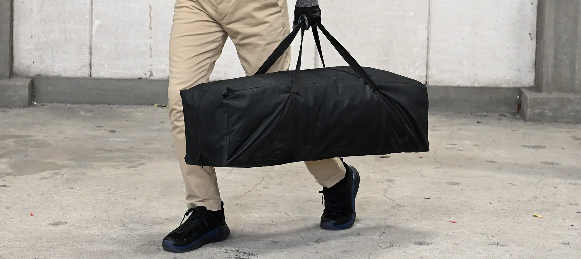 キャリーバッグに収納したシェルター