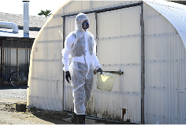 ミストが舞う作業現場