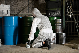 粉塵が舞う作業現場